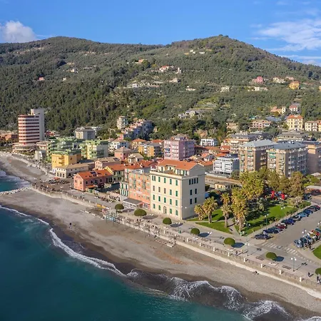 Attico Fronte Mare Residenza Matilde Apartment Chiavari Exterior photo